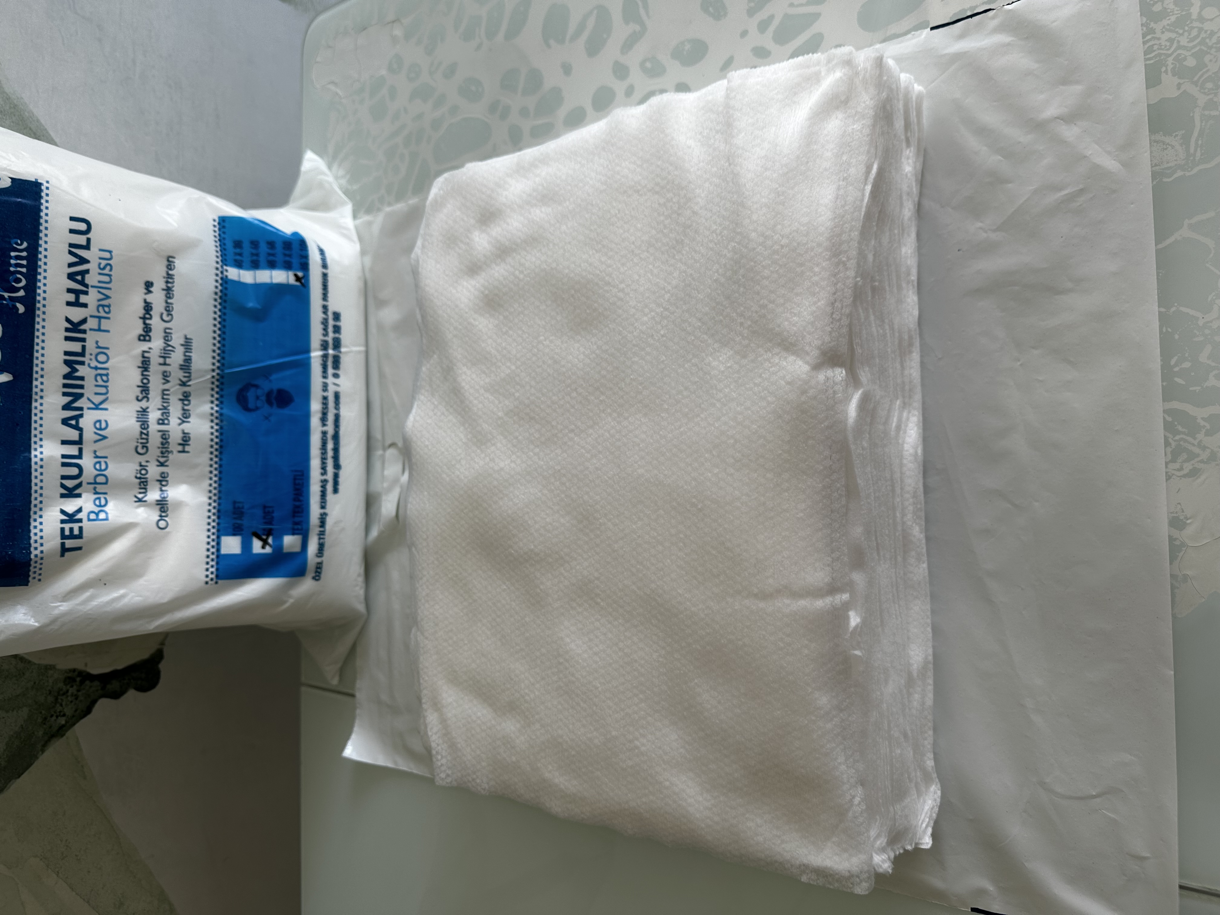 Tek%20kullanımlık%20Manikür%20Havlusu%2040x40cm%20-%20100%20adet