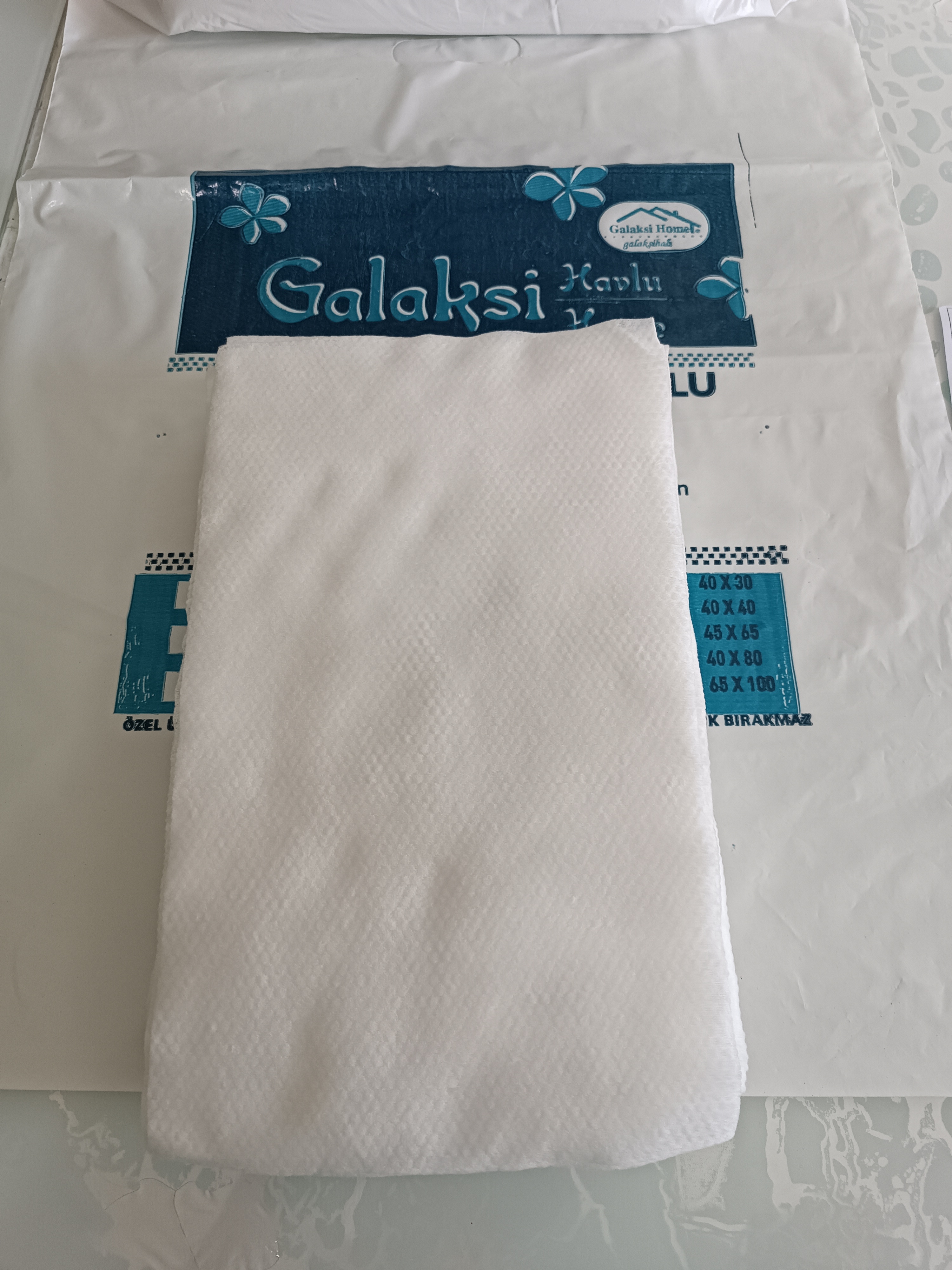 Tek%20Kullanımlık%20Manikür%20Havlusu%2040x30%20cm%20-%20100%20Adet